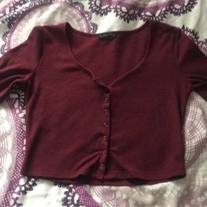 maroon crop top